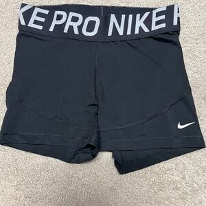 Women’s Nike Pros - Black